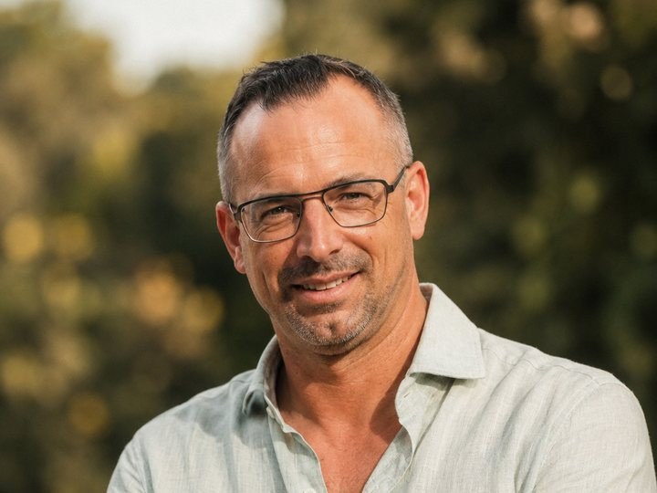 Tom Hüttenmeister, Skyforest Chalets